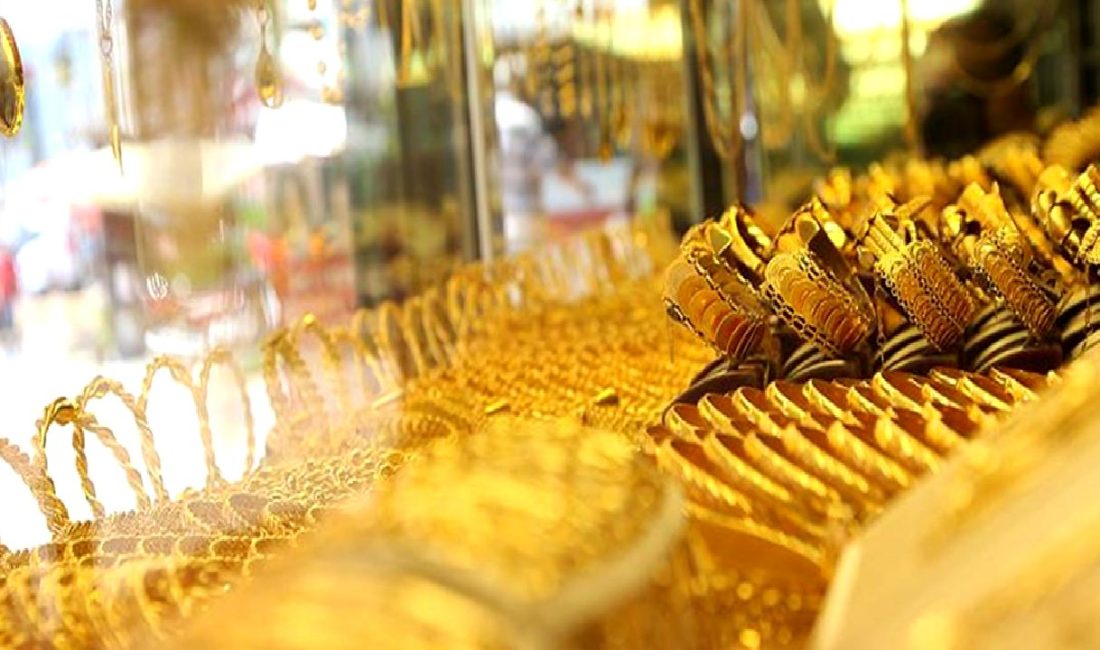 ABD’nin Ticaret Savaşları ve Altın Piyasası Üzerindeki Etkisi ABD'nin ticaret savaşları, altın piyasası üzerinde büyük etkiler yaratıyor. Bu