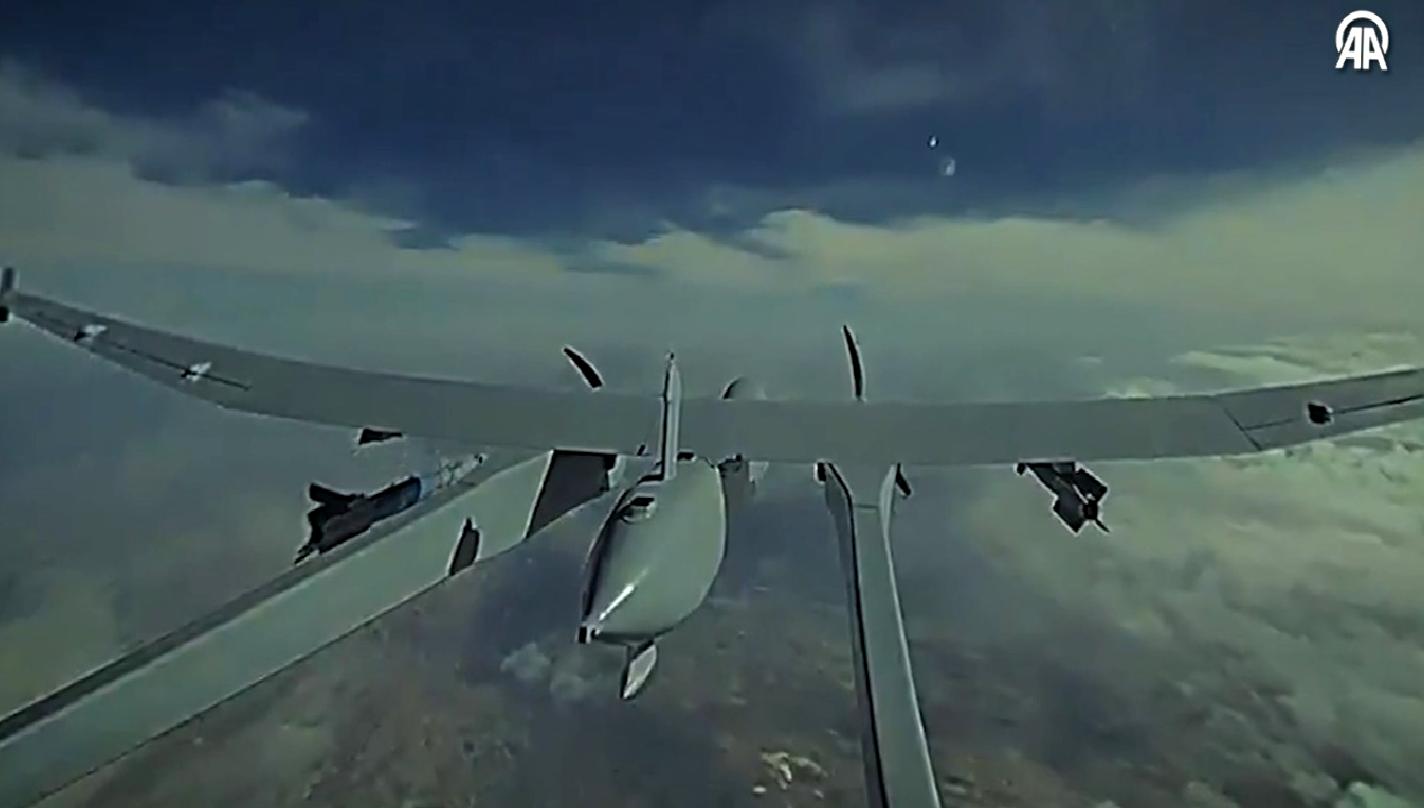 AKSUNGUR'un başarılı test uçuşu, milli savunma sanayimizin gücünü artırıyor. Yerli