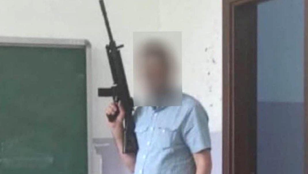 Ankara İl Milli Eğitim Müdürlüğü, tüfekle poz veren öğretmen hakkında