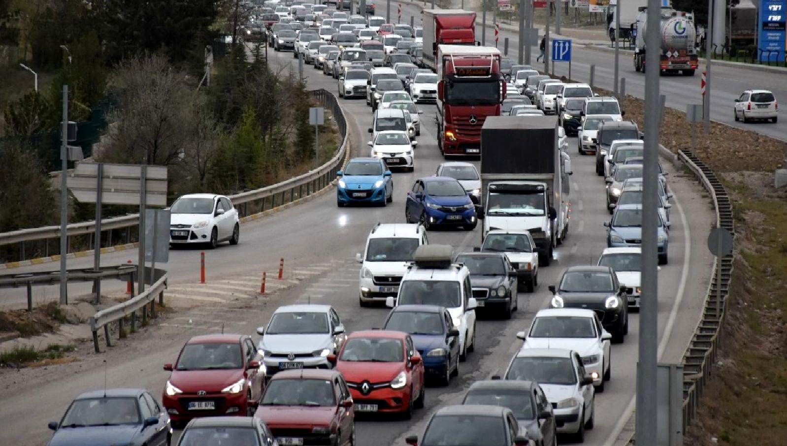 Ankara-Kırıkkale kara yolunda artan trafik yoğunluğu, seyahat planlarınızı etkileyebilir. Güncel
