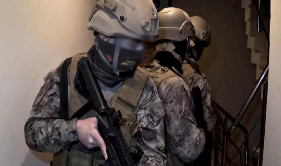 Ankara’da Uyuşturucu Satıcılarına Darbe: Çok Sayıda Şüpheli Tutuklandı Ankara'da uyuşturucu satıcılarına operasyon: çok sayıda şüpheli tutuklandı. Detaylar ve