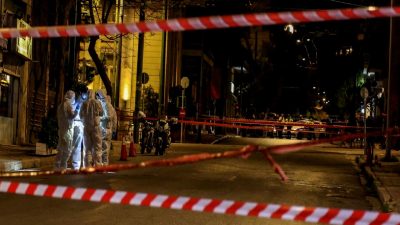 Atina'da meydana gelen patlama, şüpheli bir çantanın patlaması ile gerçekleşti.