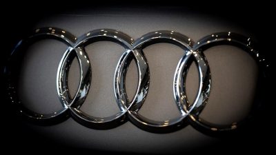 Audi, ABD pazarında araç teslimatlarını askıya alarak dikkatleri üzerine çekti.