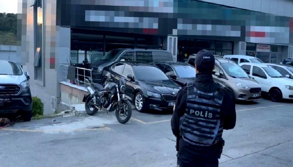 Bağcılar’da Oto Galeriye Bombalı Saldırı Bağcılar'da bir oto galeriye gerçekleştirilen bombalı saldırı, bölgedeki güvenlik endişelerini