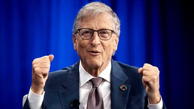 Bill Gates, Altair BASIC'in kaynak kodunu yayınlayarak yazılım dünyasında devrim