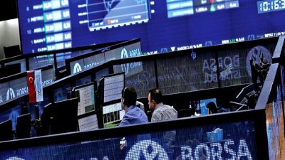BIST 100 endeksindeki düşüş, yatırımcılar arasında endişe yarattı. Piyasalardaki gelişmeleri