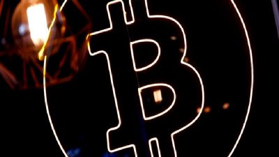 Bitcoin'in koruma rolünü keşfedin. Standard Chartered'ın analizleriyle kripto para piyasasındaki