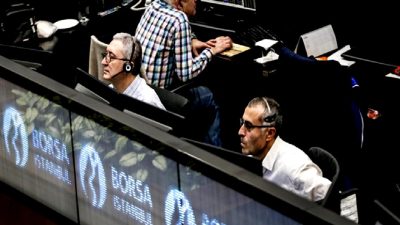 Borsa İstanbul, günün başında düşüşle karşılaştı. Yatırımcılar, piyasalardaki dalgalanmaları ve