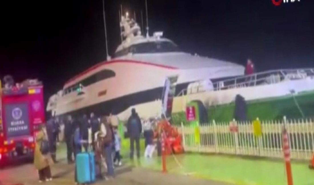 BUDO Deniz Otobüsünde Yangın Paniği BUDO deniz otobüsünde meydana gelen yangın paniği, yolcular arasında korku