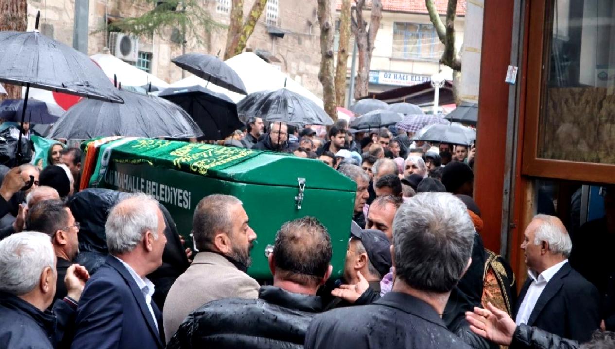 Bülent Yaşar'ın cenaze töreni, hayatına veda eden dostlarına saygı duruşu