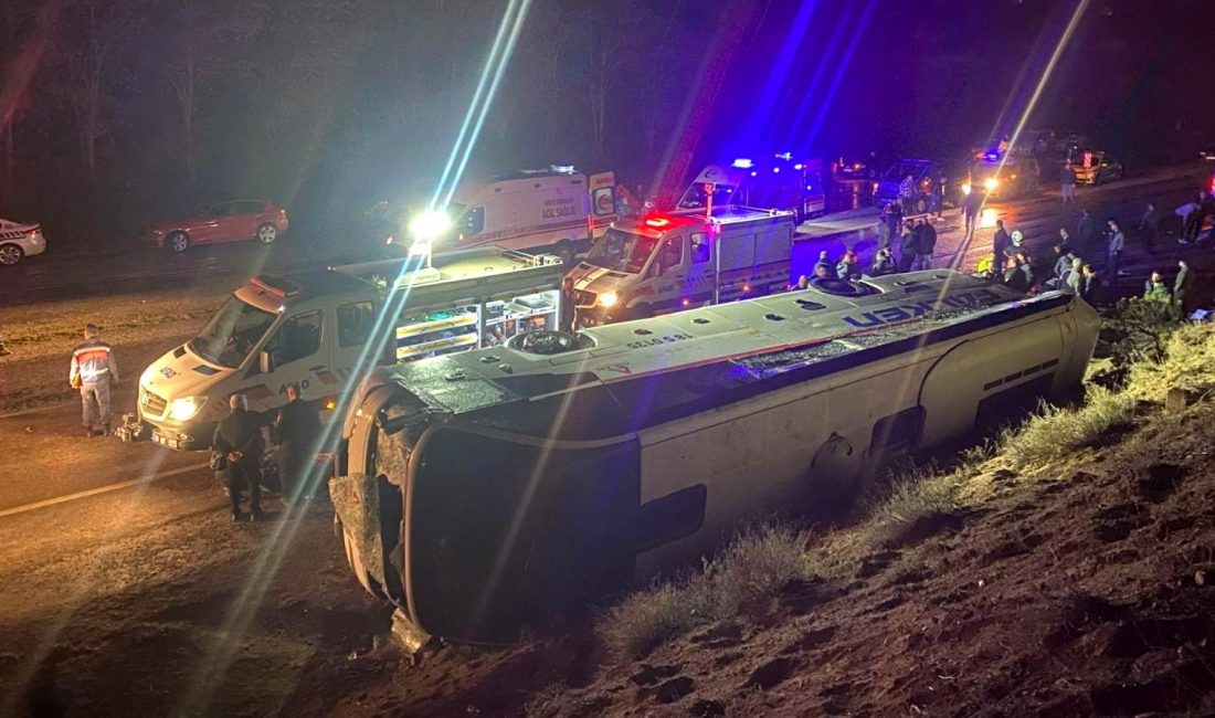 Çankırı-Ankara karayolunda meydana gelen servis otobüsü kazasında 23 kişi yaralandı.