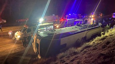 Çankırı-Ankara karayolunda meydana gelen servis otobüsü kazasında 23 kişi yaralandı.