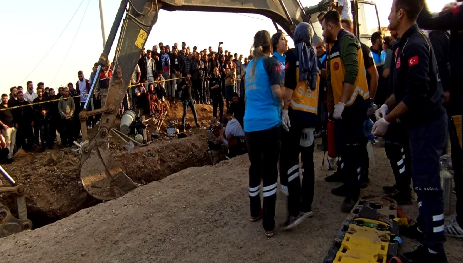 Ceylanpınar'da gerçekleşen kanalizasyon çalışmasında meydana gelen göçükte 4 işçi mahsur