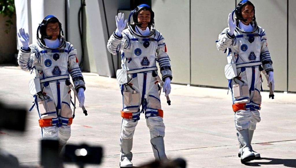 Çin'in Tiengong Uzay İstasyonu için yeni taykonot ekibi göreve hazır.