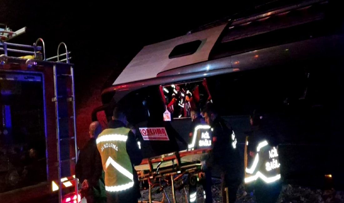 Çorum'da meydana gelen otobüs kazasında 15 kişi yaralandı. Olayla ilgili