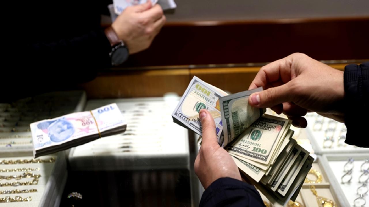 Döviz piyasalarında Dolar ve Euro'daki yükselişin sebeplerini ve etkilerini keşfedin.