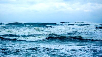 Dünya'nın okyanuslarının geçmişini ve renk değişimlerini keşfedin. Bu eşsiz denizlerin