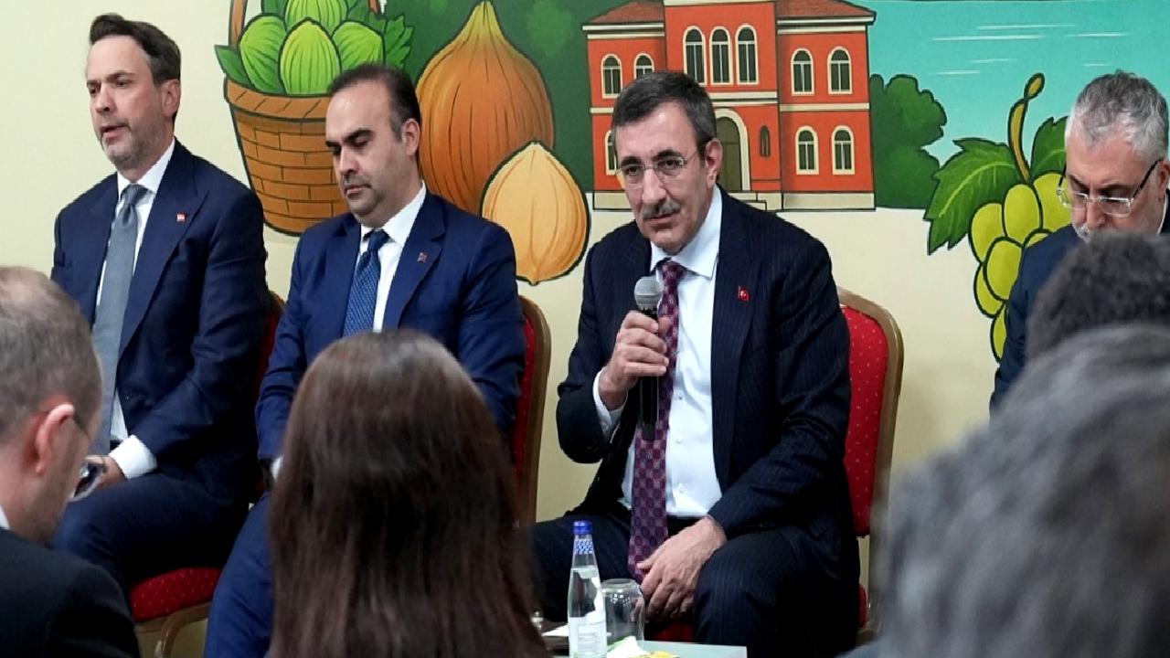 Ekonomi yönetimi ve güncel gelişmeler üzerine kapsamlı değerlendirmeler, analizler ve