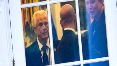 Elon Musk, Peter Navarro'ya sert bir tepki gösterdi. Bu olayın