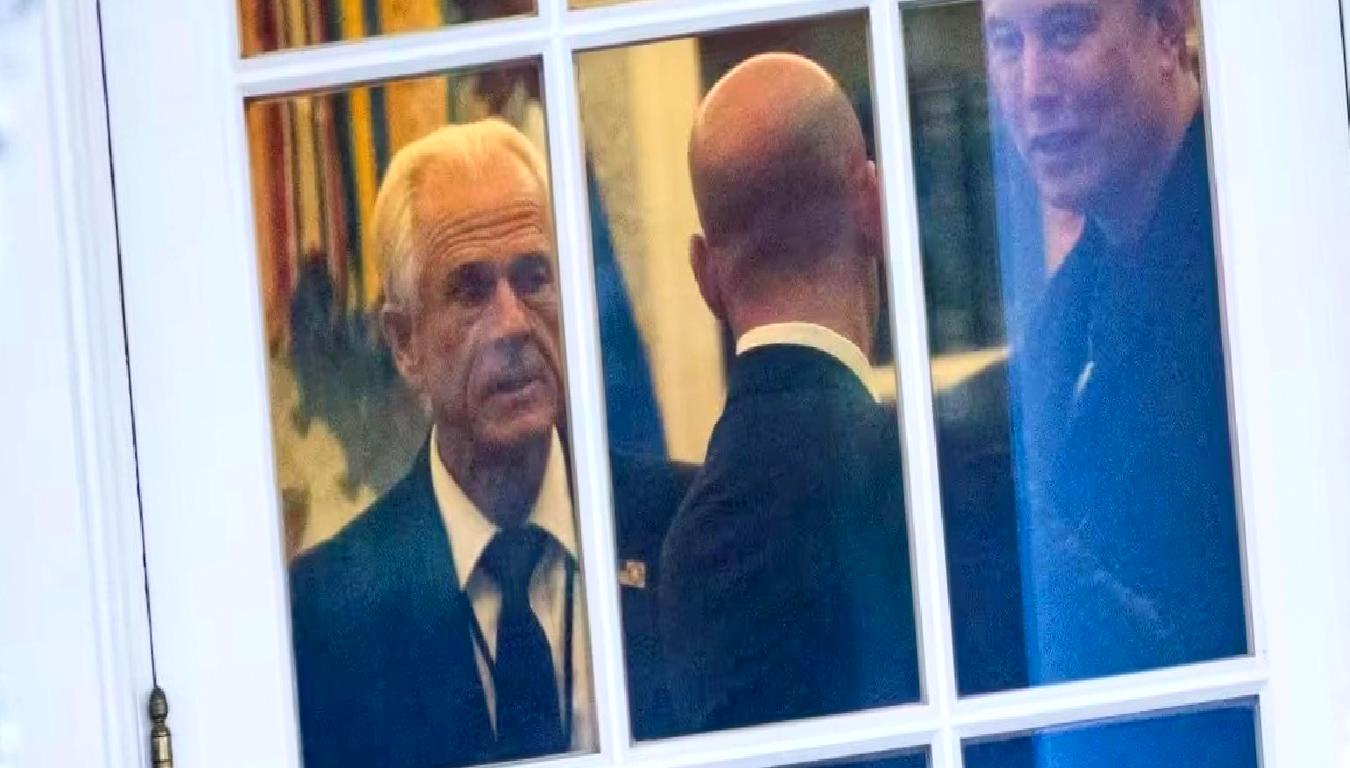 Elon Musk, Peter Navarro'ya sert bir tepki gösterdi. Bu olayın