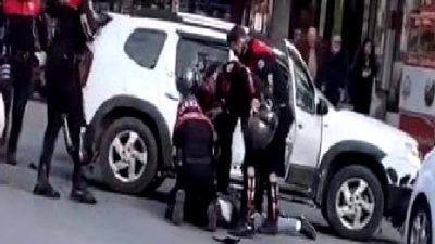 Esenyurt'ta gerçekleşen polis kovalamacasının ardından bir şüpheli yakalandı. Olayın detayları