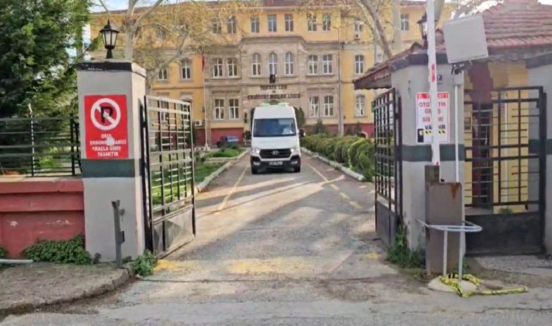 Gülden C.’nin Trajik Ölümü: Sevgilisi Tarafından Bıçaklandığı İddiası Gülden C.'nin sevgilisi tarafından bıçaklandığı iddialarıyla ilgili trajik ölümü, cinayet