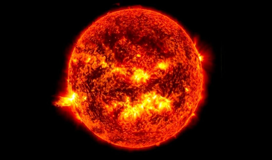 Güneş’te Nadir Patlamalar ve Etkileri Güneş'te meydana gelen nadir patlamaların nedenleri ve etkileri üzerine kapsamlı