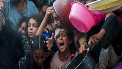 Hamas, Gazze'de yaşanan açlık tehdidi ve İsrail saldırıları hakkında açıklamalarda