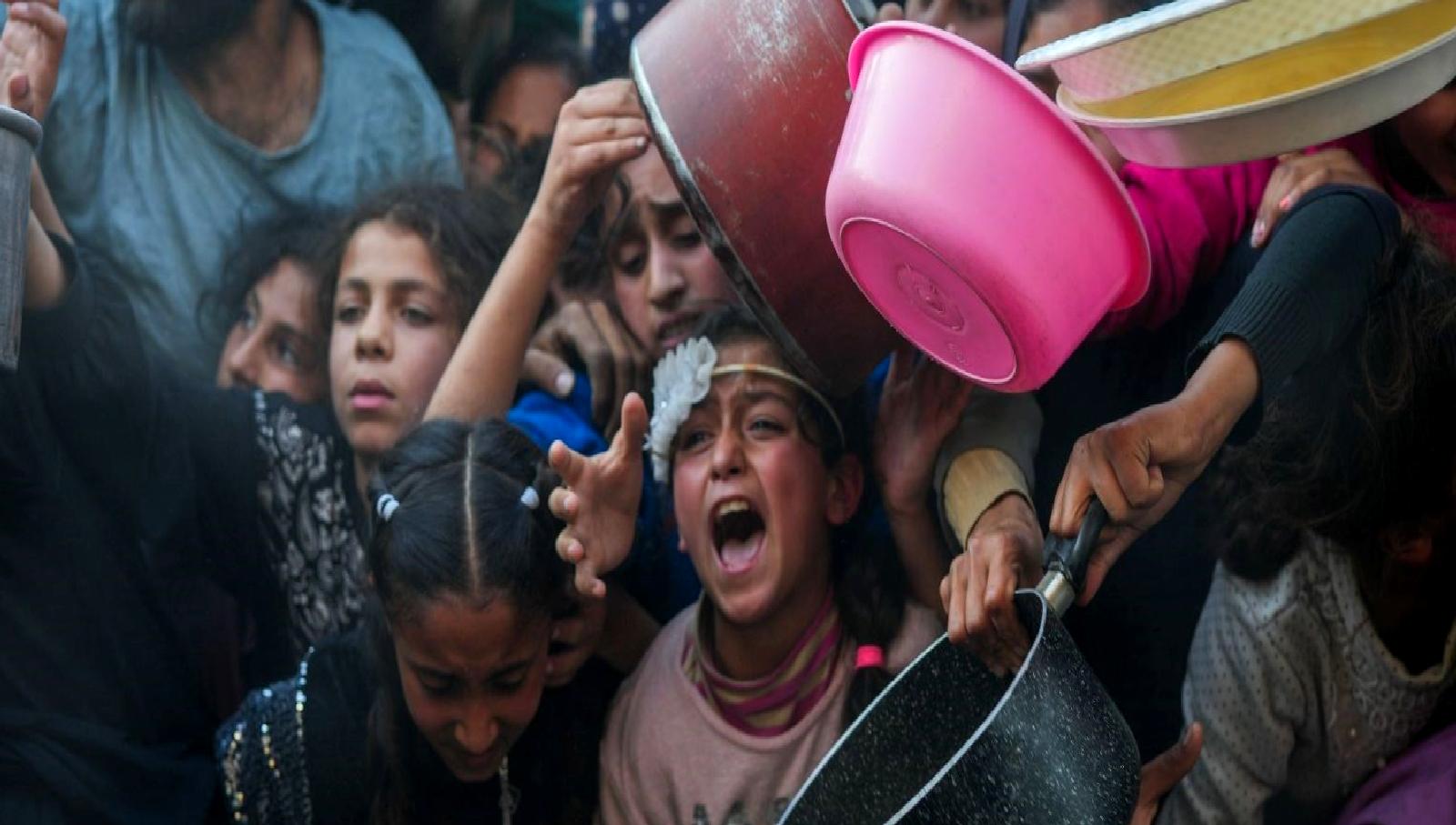 Hamas, Gazze'de yaşanan açlık tehdidi ve İsrail saldırıları hakkında açıklamalarda