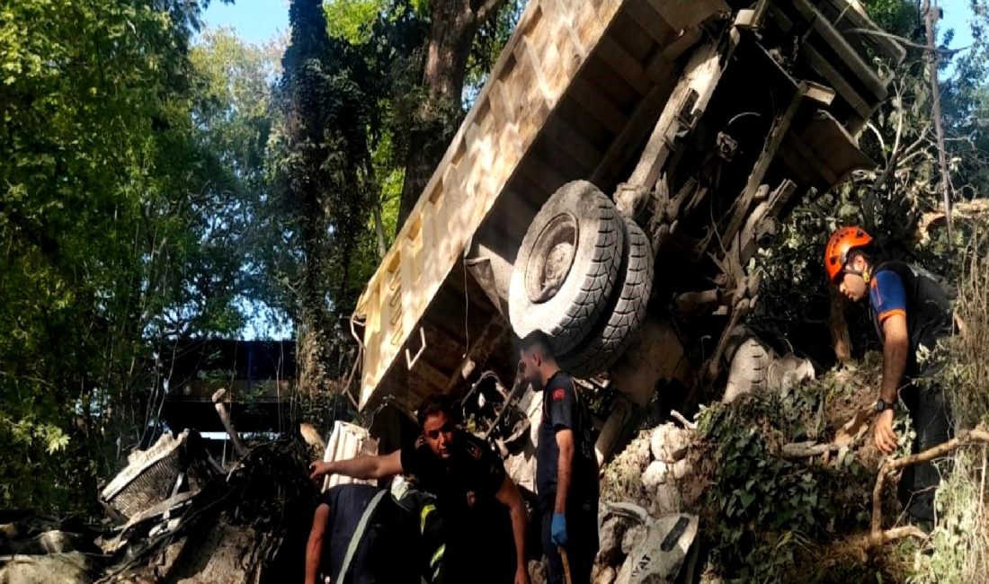 Harbiye Şelalesi'nde korkutucu kaza: kamyon uçuruma düştü, bir güvenlik görevlisi