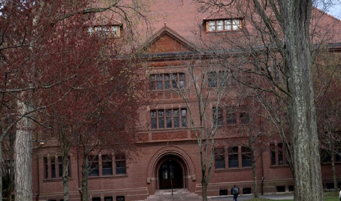 Harvard Üniversitesi, Federal Fonların Dondurulmasına Karşı Hukuki Mücadeleye Başladı Harvard Üniversitesi, federal fonların dondurulmasına karşı hukuki mücadele başlattı. Detaylar