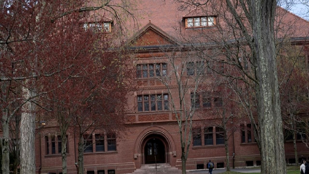Harvard Üniversitesi, federal fonların dondurulmasına karşı hukuki mücadele başlattı. Detaylar