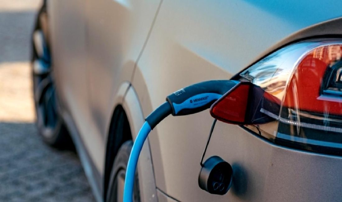 İngiltere hükümeti, elektrikli araçlar için yeni önlemler alarak çevre dostu