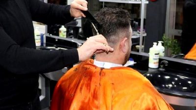 İngiltere'deki berber dükkanlarının yasal soruşturmalarla ilişkisini keşfedin. Güncel durumlar ve