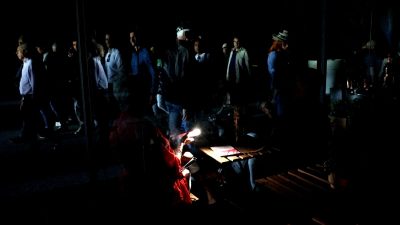 İspanya'da elektrik kesintilerinin nedenleri ve sonuçlarını keşfedin. Güncel bilgiler ve