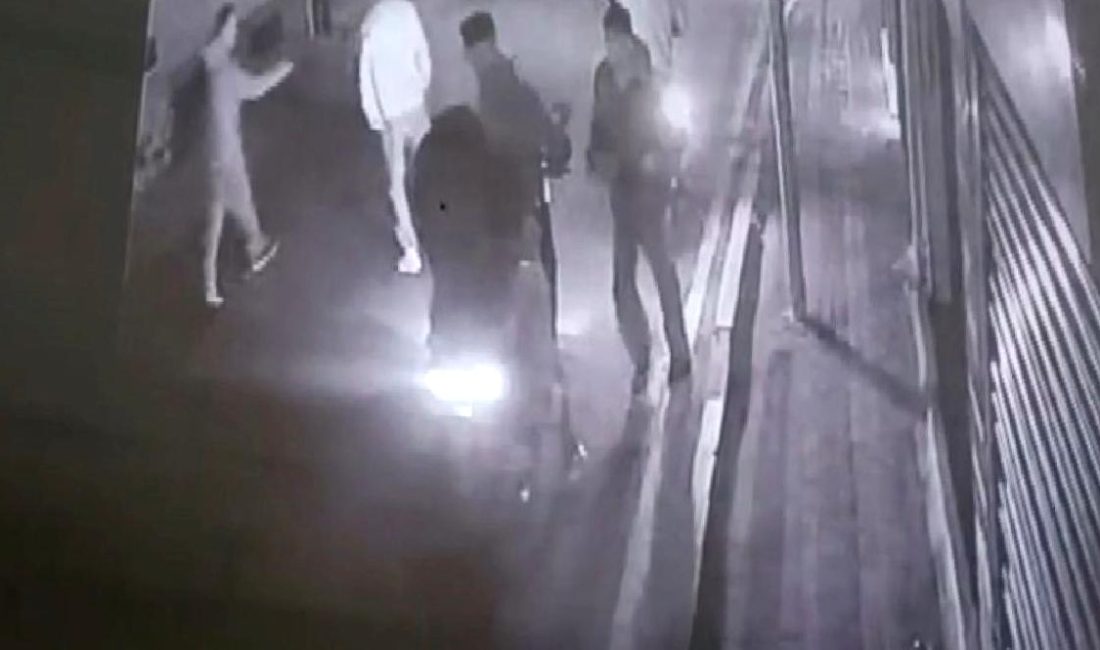 İstanbul'da kanlı kavga sonucu bir kişi hayatını kaybetti. Olayın detayları