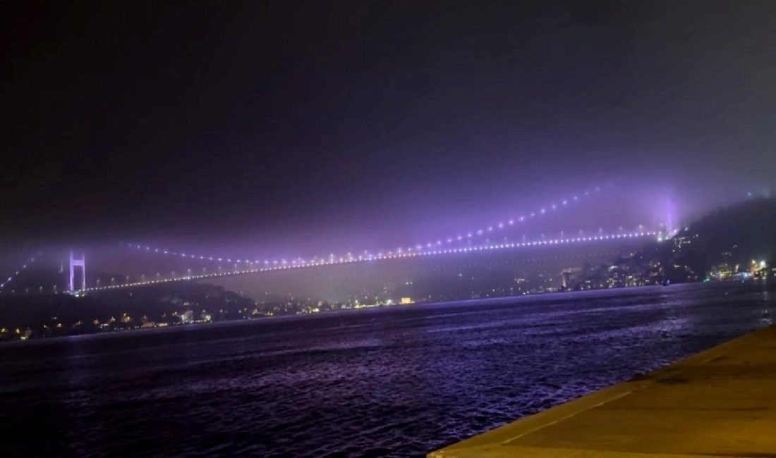 İstanbul’da Yoğun Sis ve Deniz Trafiği Durdu İstanbul'da etkili olan yoğun sis, deniz trafiğini durdurdu. Şehirdeki hava