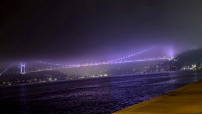 İstanbul'da etkili olan yoğun sis, deniz trafiğini durdurdu. Şehirdeki hava