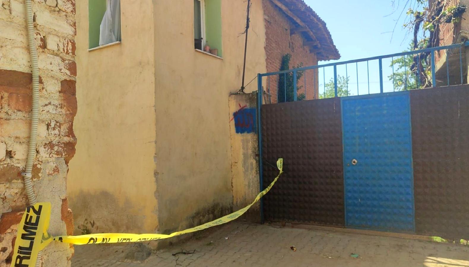 İzmir'de aile içi silahlı çatışma sonucu bir kişi hayatını kaybetti.