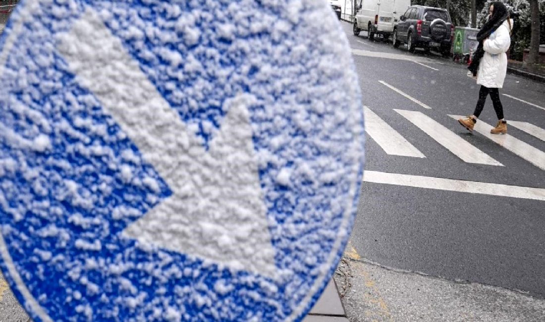 Kar Yağışı Nedeniyle Türkiye’de Eğitimde Ara Verildi Kar yağışı nedeniyle Türkiye genelinde okullarda eğitimde ara verildi. Öğrenciler