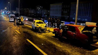 Kayseri'de meydana gelen zincirleme kazada 11 araç karıştı. Olayda 2