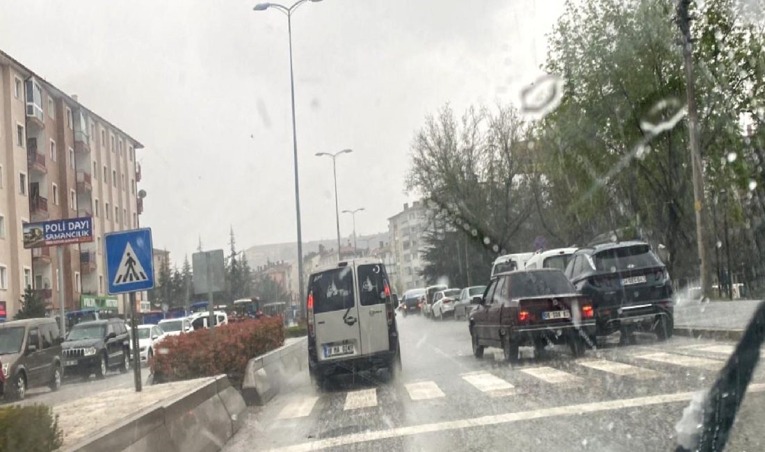 Kentte meydana gelen şiddetli yağış ve dolu, yaşamı olumsuz etkiledi.