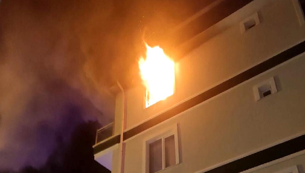 Kervansaray Mahallesi'nde meydana gelen gece yarısı yangın paniği, vatandaşları korkuttu.