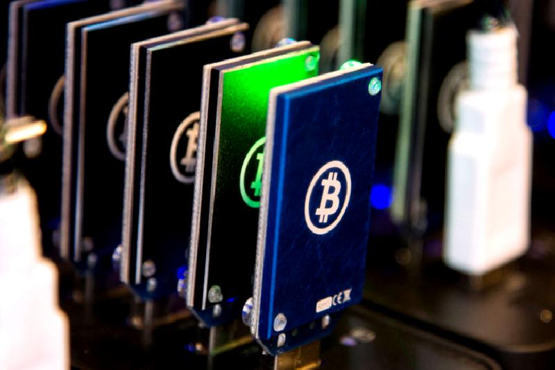 Kripto para piyasasında yaşanan büyük düşüşle birlikte Bitcoin, 77.000 doların