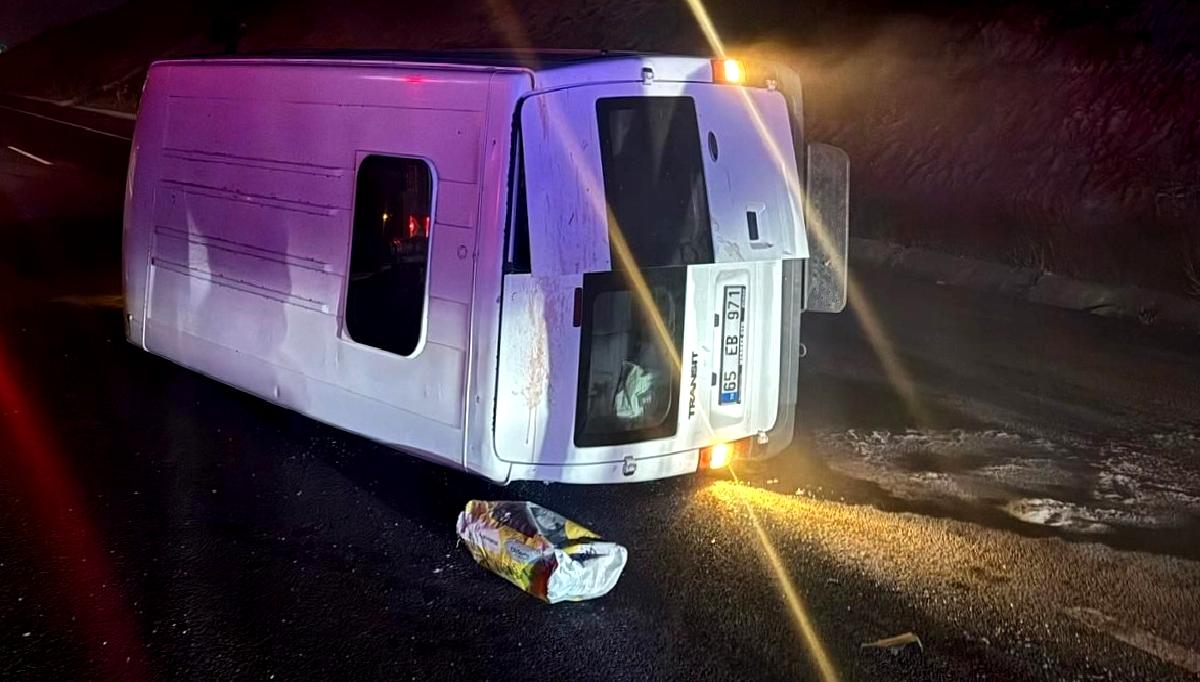 Kuzey Ege Otoyolu'nda meydana gelen minibüs kazasında 1 kişi hayatını