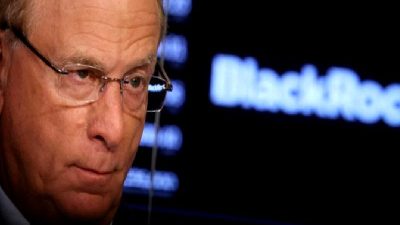 Larry Fink, ekonomik belirsizlikler hakkında endişelerini paylaşıyor. Kısa vadede ekonomik