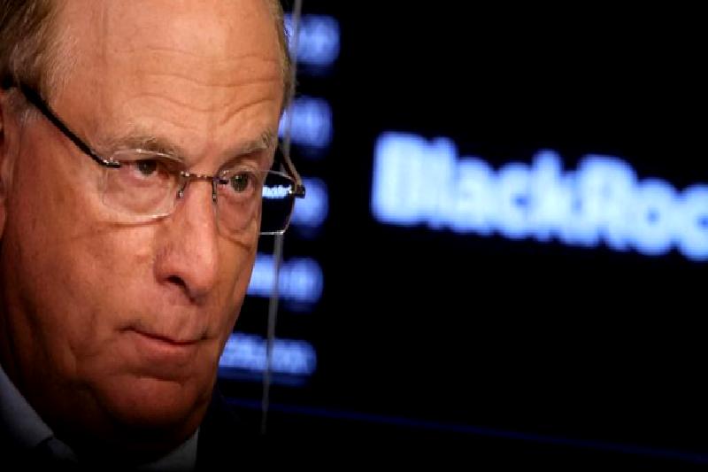 Larry Fink’ten Ekonomik Belirsizlik Uyarısı: Kısa Vadede Korkuyorum Larry Fink, ekonomik belirsizlikler hakkında endişelerini paylaşıyor. Kısa vadede ekonomik