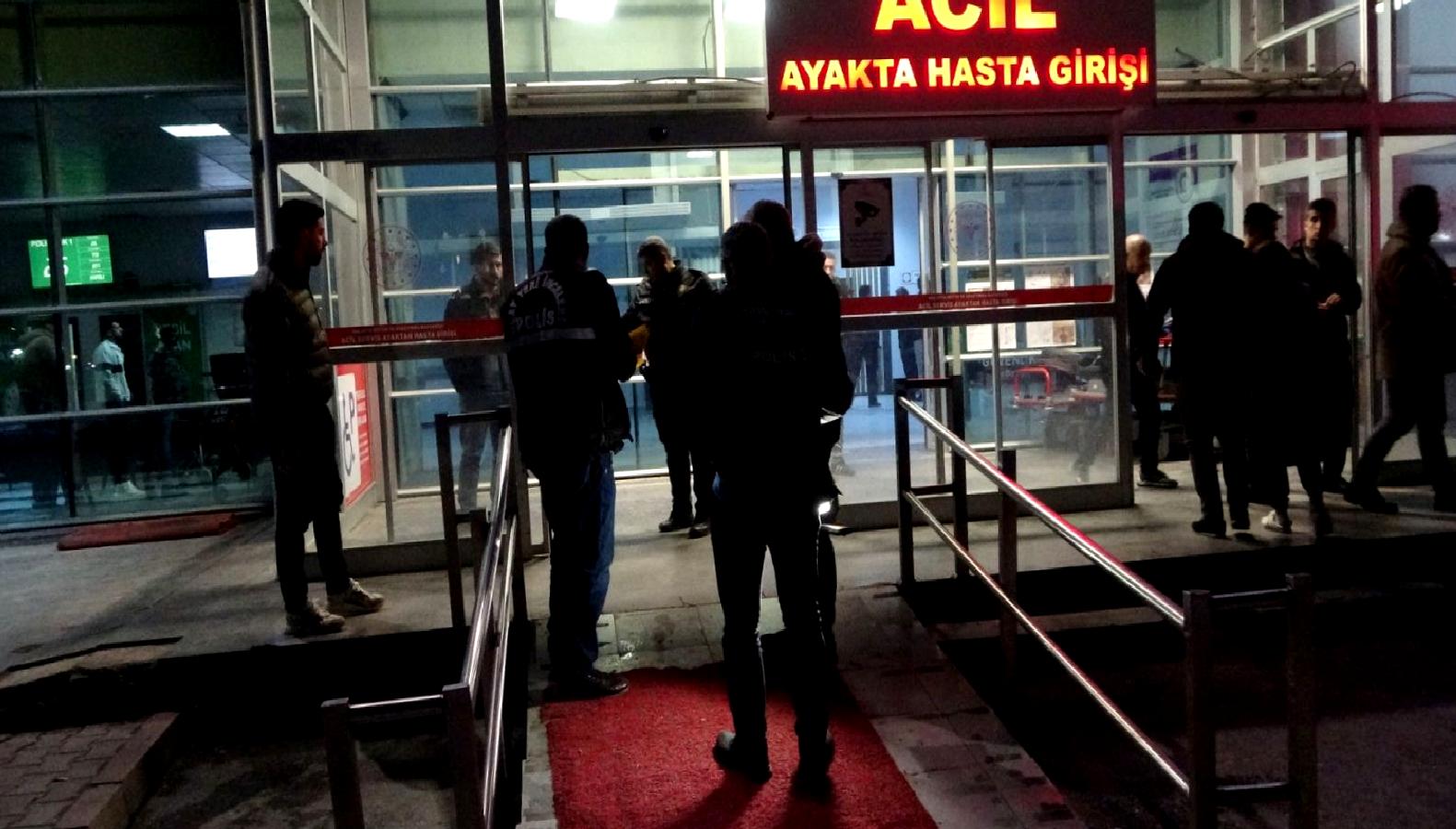 Malatya Hastanesinde meydana gelen silahlı kavgada 3 kişi yaralandı. Olayın