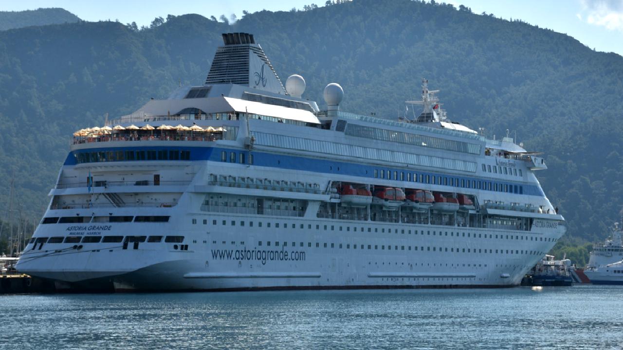 Marmaris, sezonun ilk kruvaziyer gemisiyle buluştu. Şehirdeki turizm hareketliliği ve