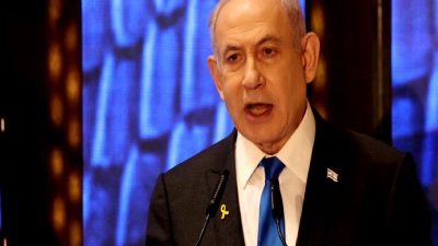 Netanyahu, Esir Asker Alexander'ın ailesiyle bir araya gelerek, durumu hakkında